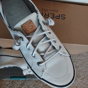 SPERRY Leather Sneakers Sz 8M *NEW- NEVER WORN*